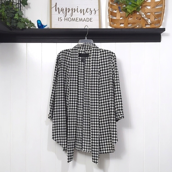 Kardashian Kollection Tops - 💜3/$25 Like New Kardashian Collection Houndstooth Cardigan